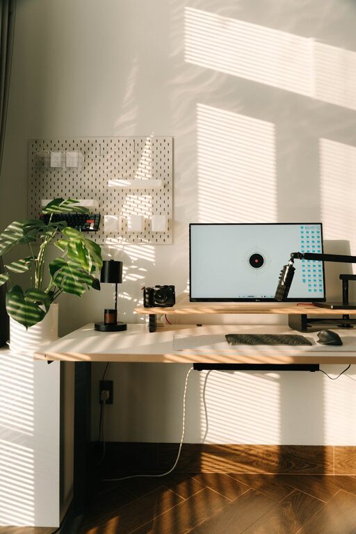 How to Create a Cozy and Productive Home Office Space